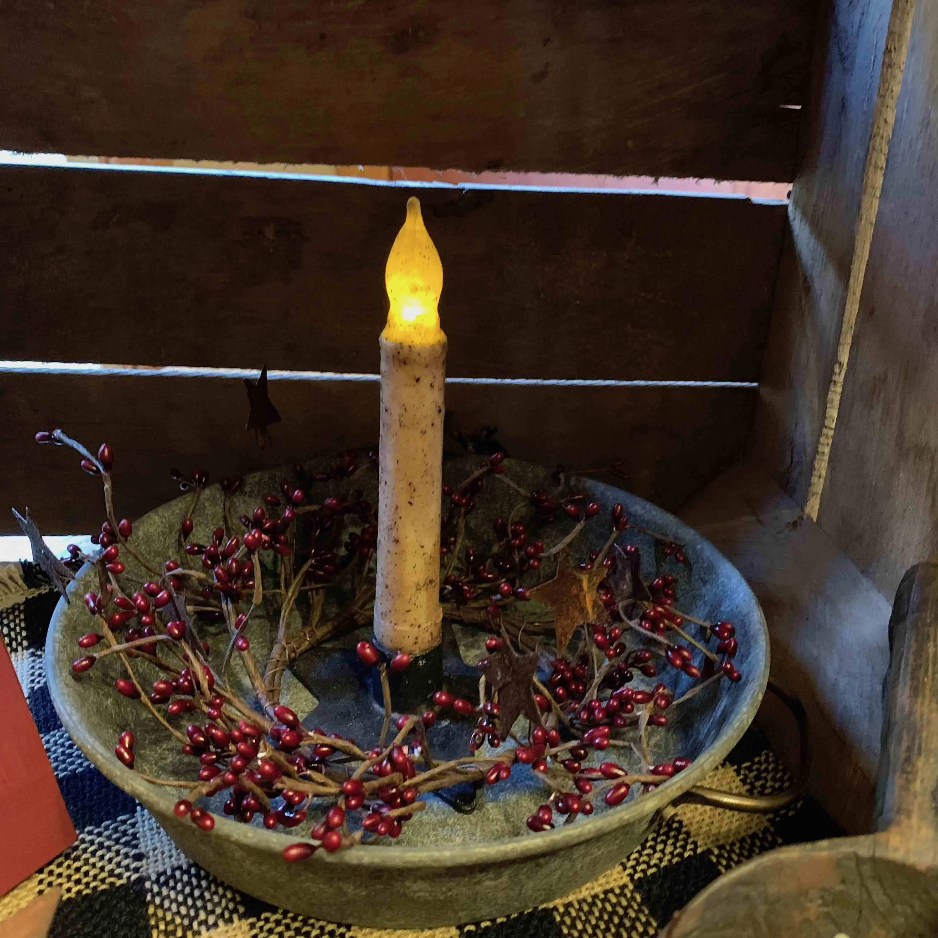 Burgundy Pip Candle Ring - 4"